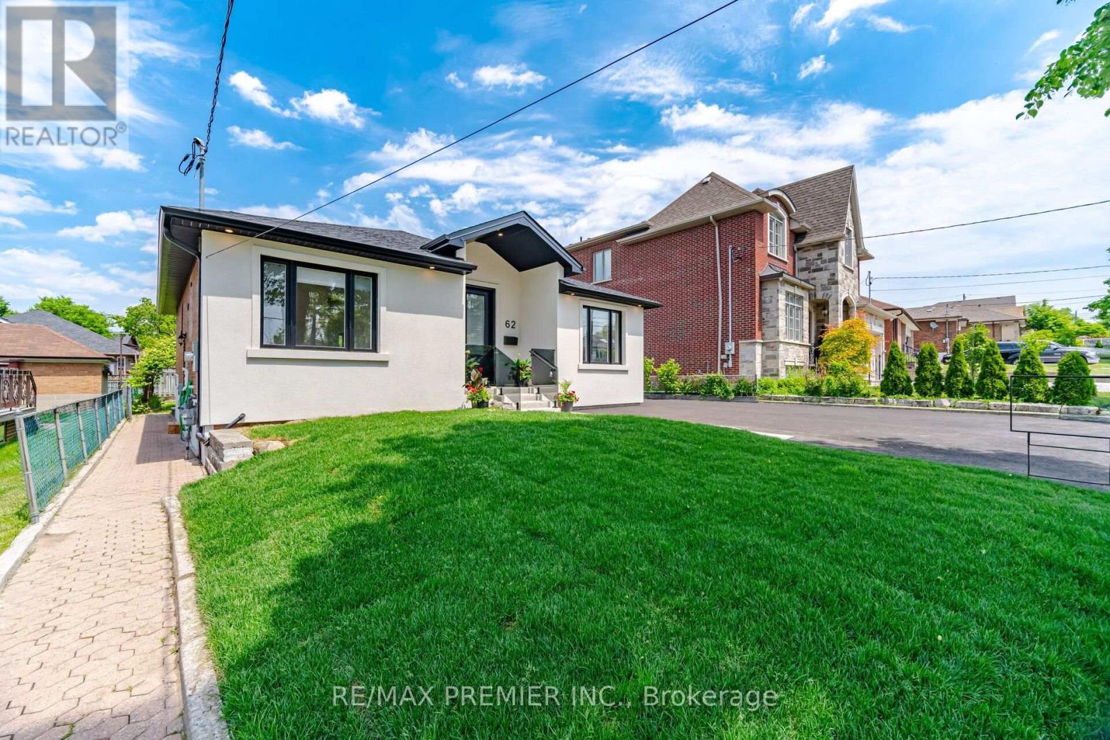 Main - 62 Flamborough Drive, Toronto, Ontario  M6M 2R6 - Photo 2 - W13769058