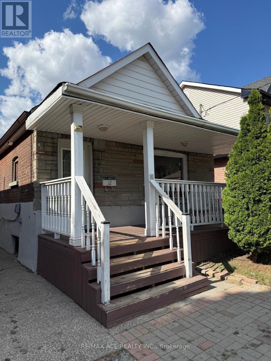 12 Mahoney Avenue, Toronto, Ontario  M6M 2H4 - Photo 2 - W13769120