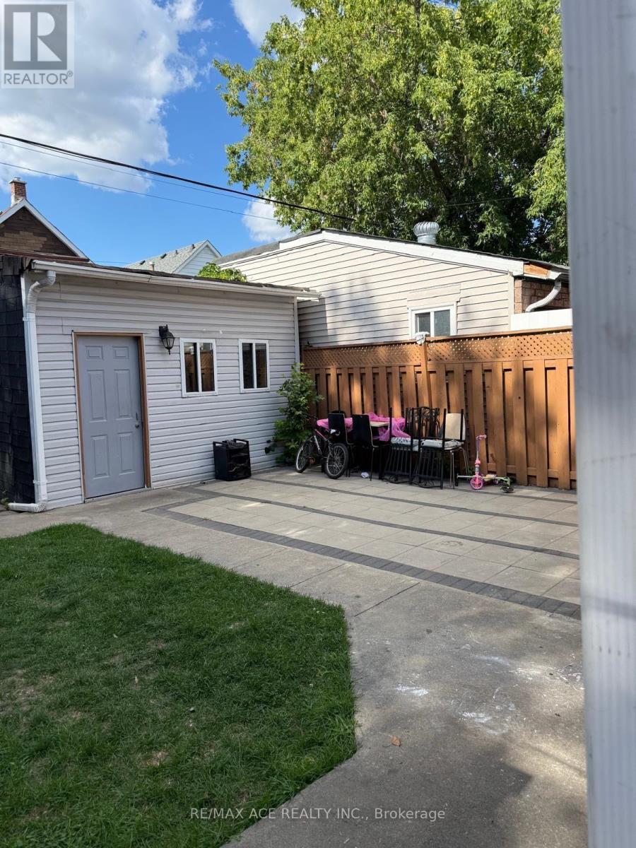 12 Mahoney Avenue, Toronto, Ontario  M6M 2H4 - Photo 20 - W13769120