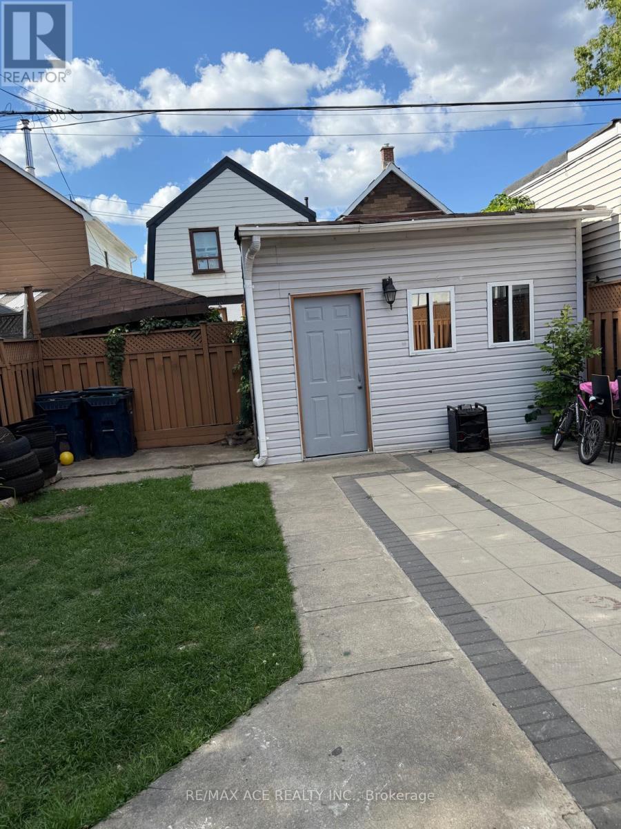 12 Mahoney Avenue, Toronto, Ontario  M6M 2H4 - Photo 21 - W13769120
