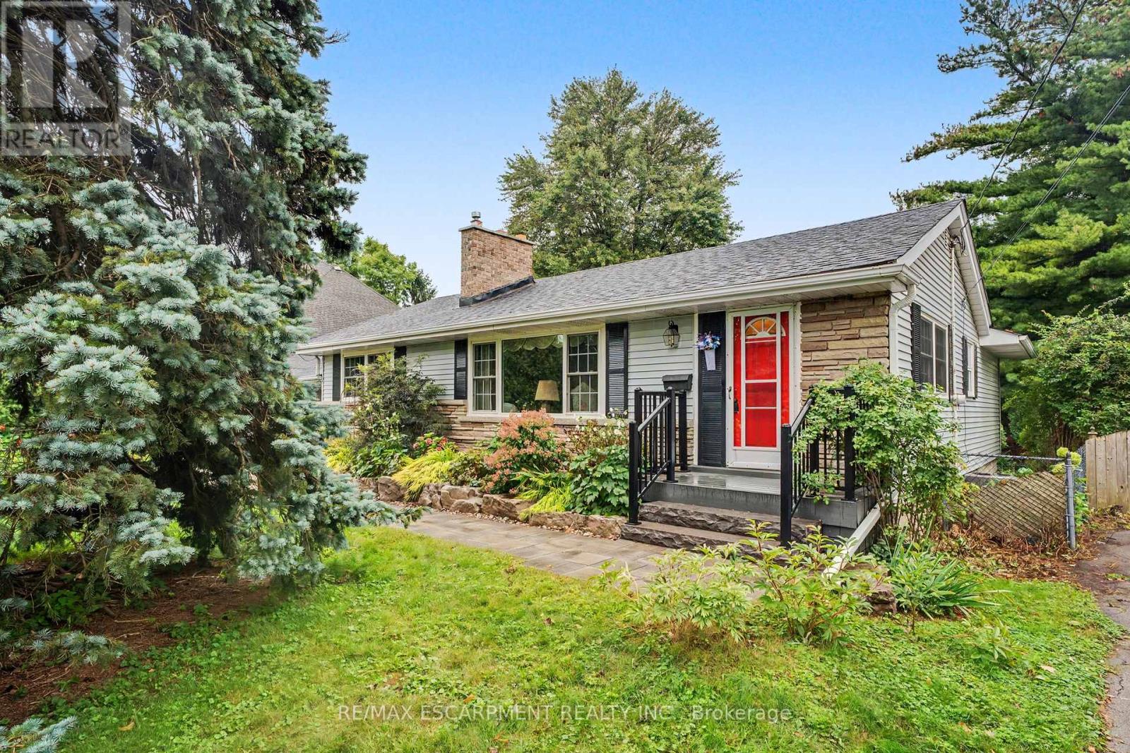 11 Miller Drive, Hamilton, Ontario  L9G 2H9 - Photo 4 - X13769176