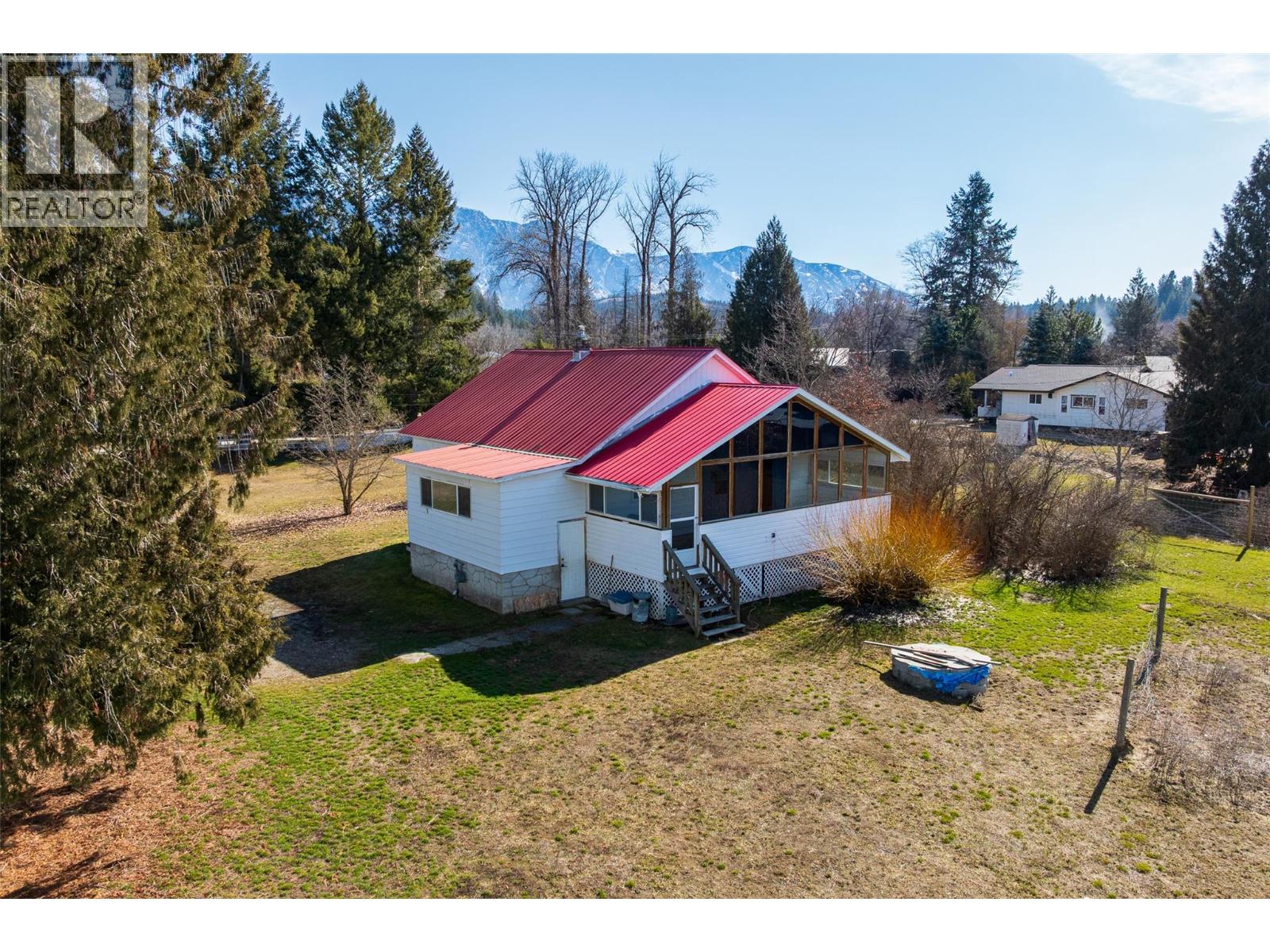 1117 15th Avenue S, Creston, British Columbia V0B 1G1 - Photo 2 - 10382010