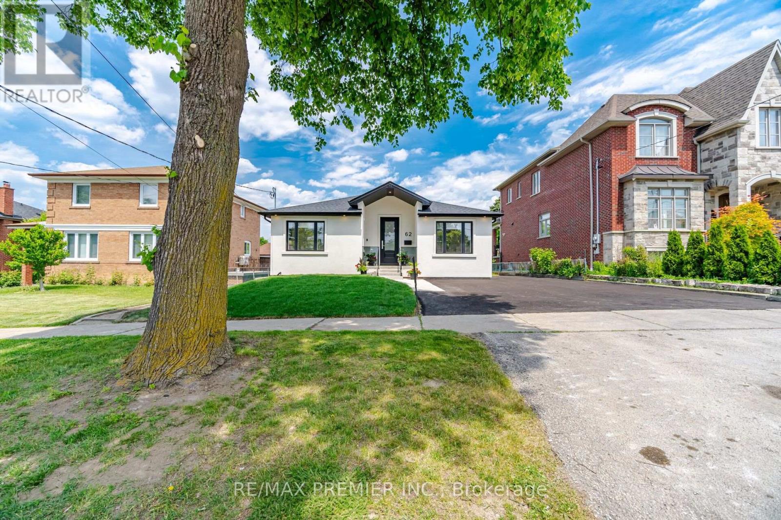 Main - 62 Flamborough Drive, Toronto, Ontario  M6M 2R6 - Photo 6 - W13769058