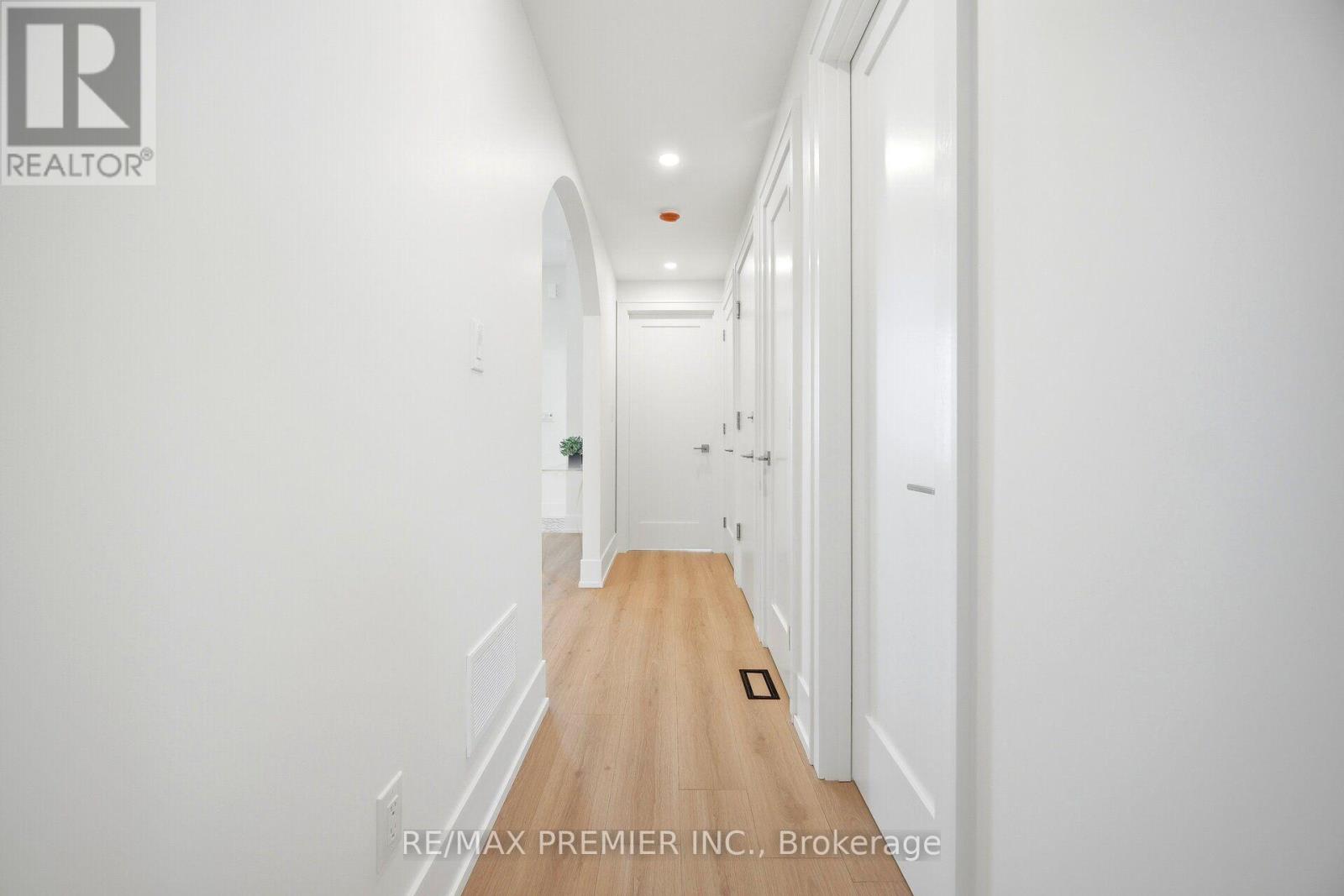 Main - 62 Flamborough Drive, Toronto, Ontario  M6M 2R6 - Photo 30 - W13769058