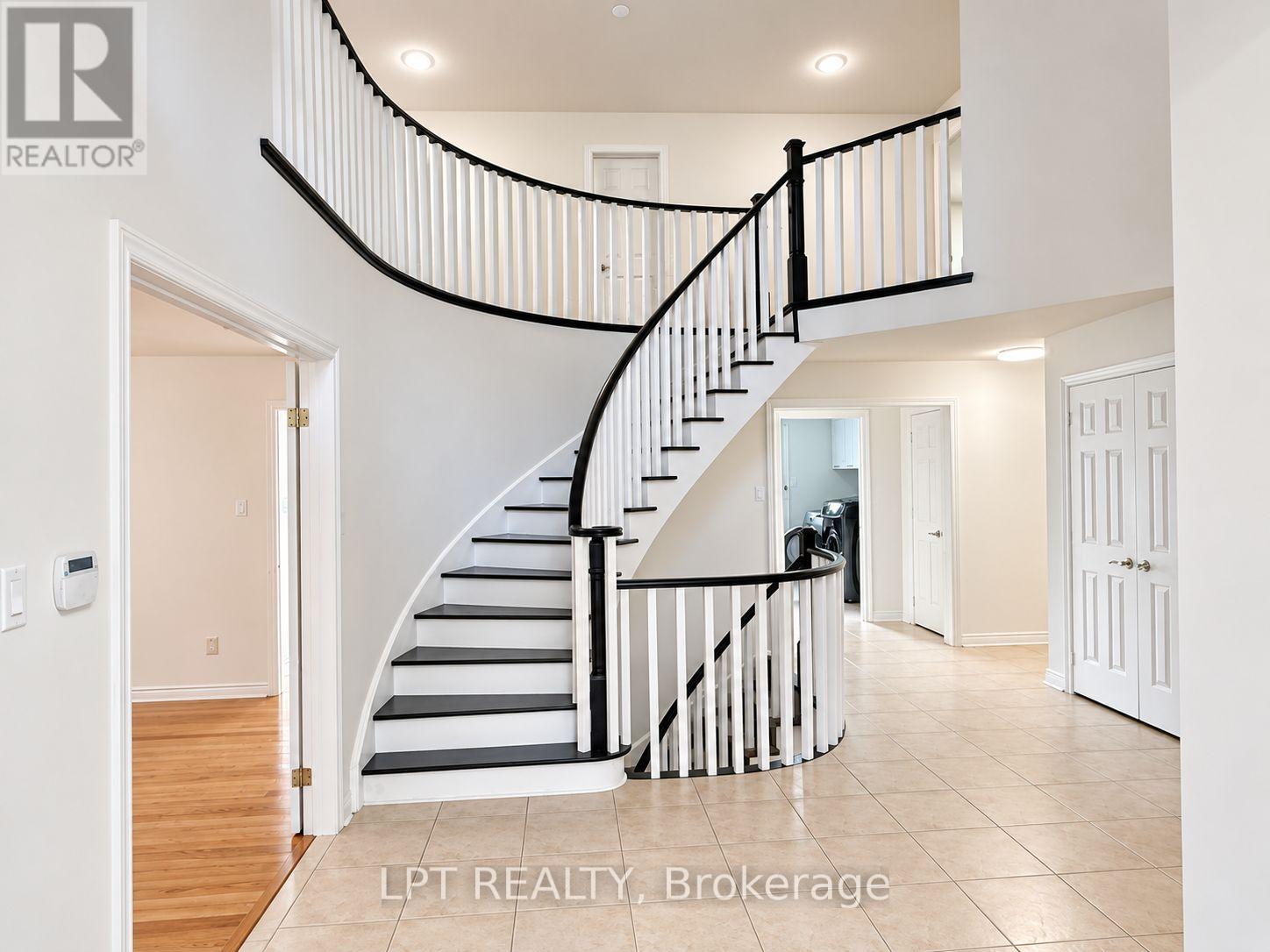 37 Laser Court, Richmond Hill, Ontario  L4B 1S1 - Photo 3 - N13704268