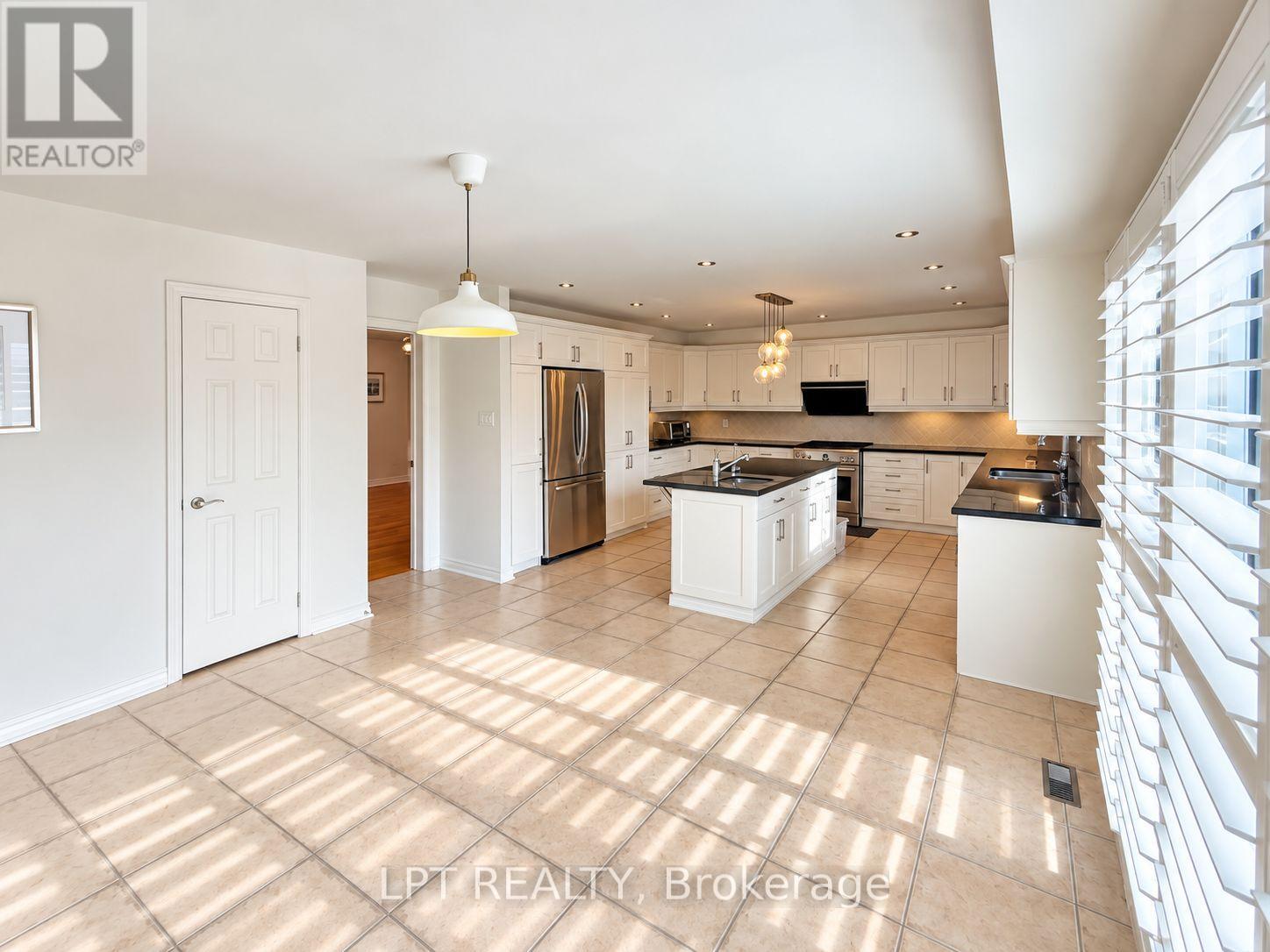 37 Laser Court, Richmond Hill, Ontario  L4B 1S1 - Photo 9 - N13704268