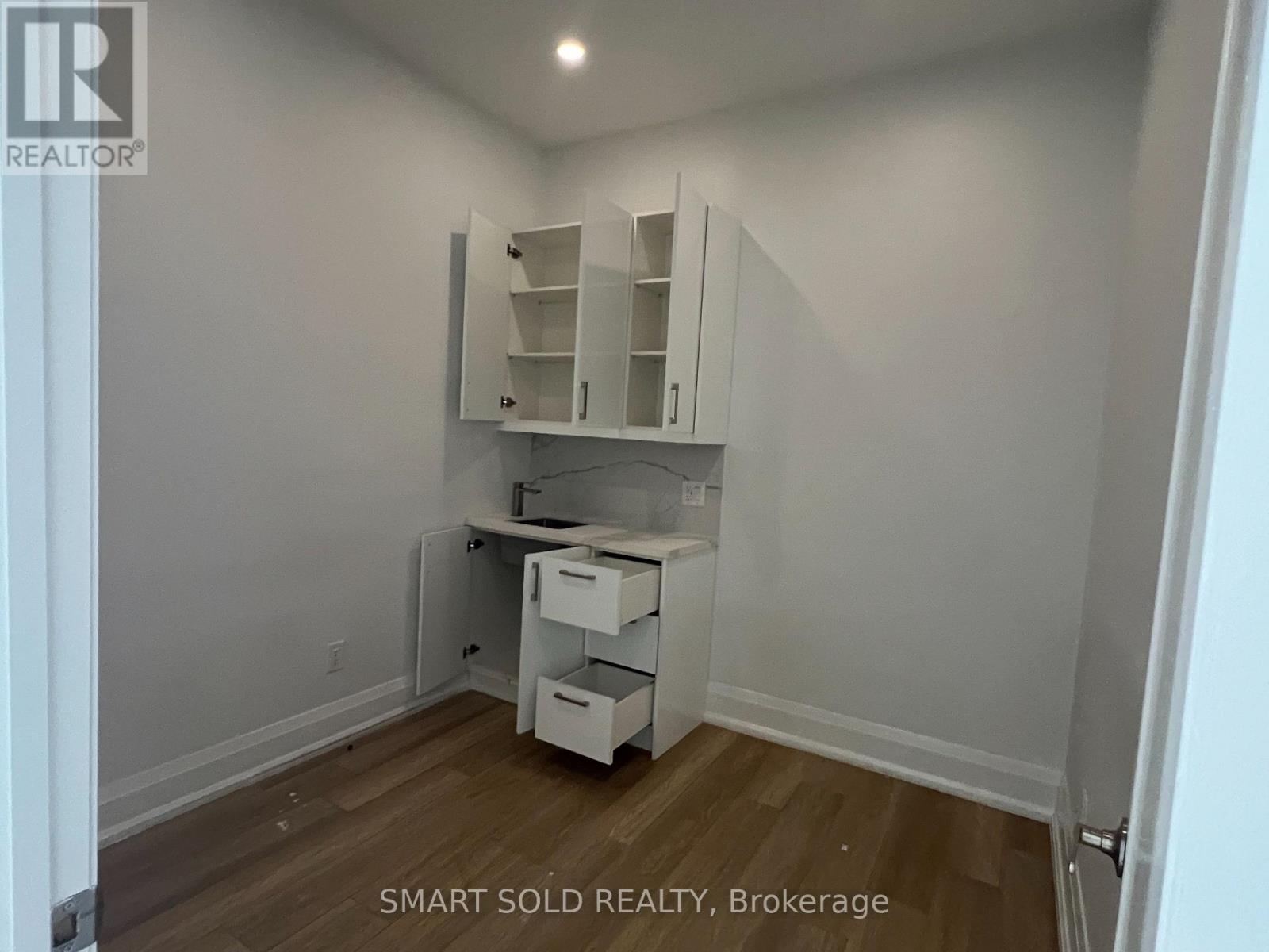 225 Mcrae Drive, Toronto, Ontario  M4G 1T6 - Photo 6 - C13769282