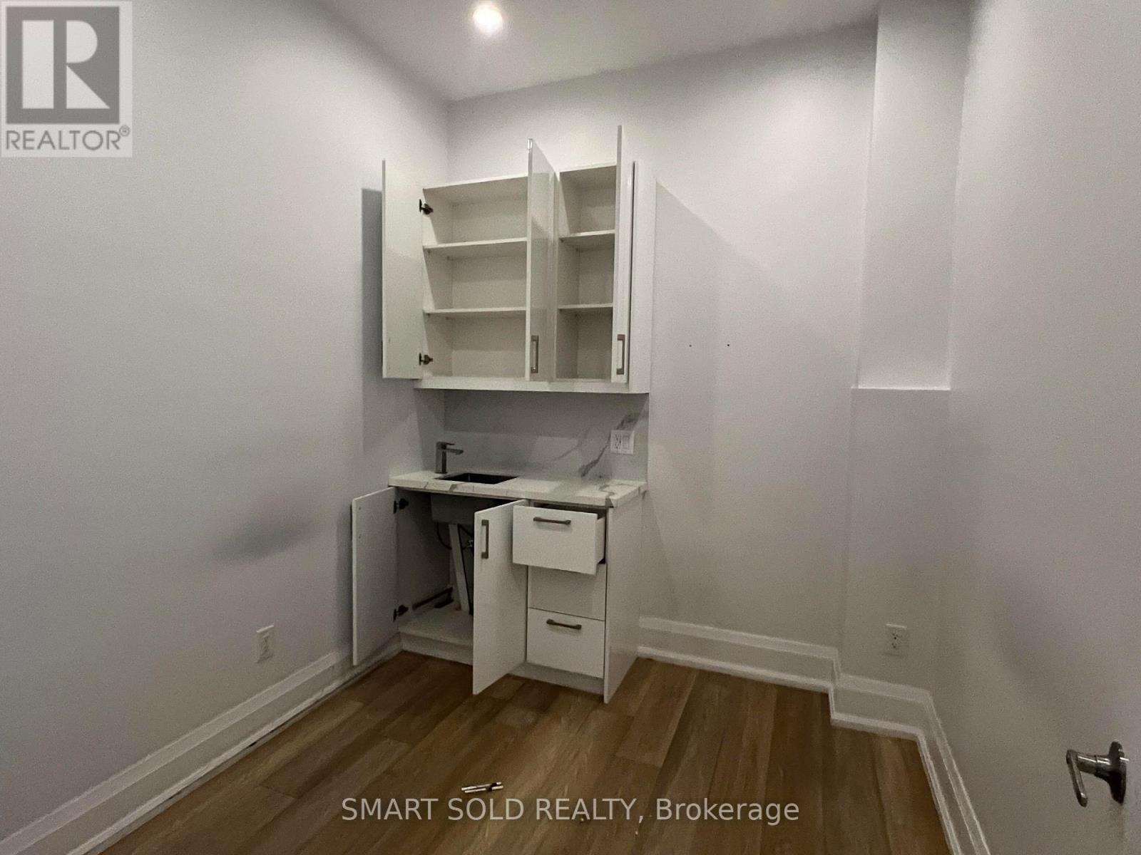 225 Mcrae Drive, Toronto, Ontario  M4G 1T6 - Photo 7 - C13769282
