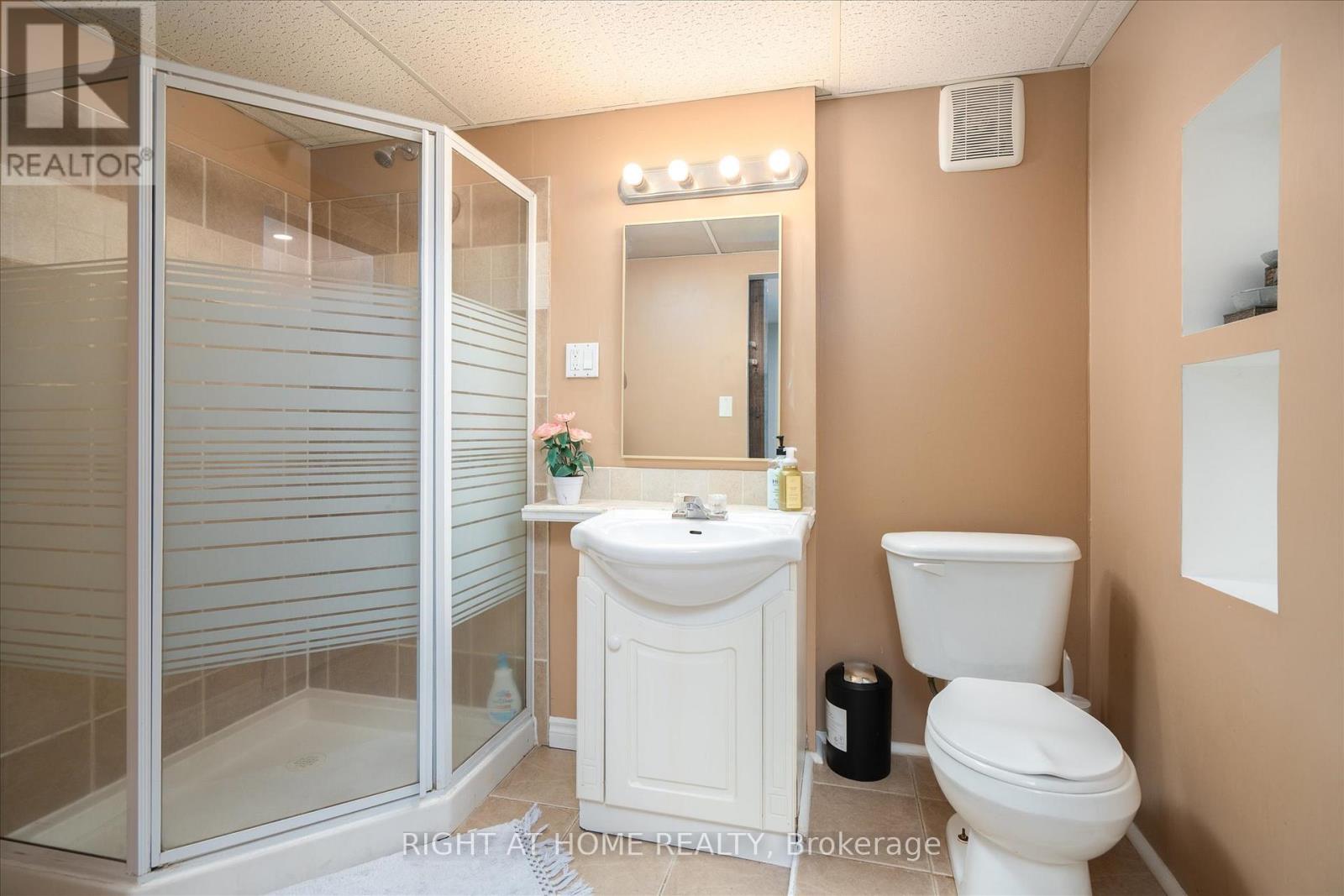 1306 Fenelon Crescent, Oshawa, Ontario  L1J 6G1 - Photo 16 - E13769230