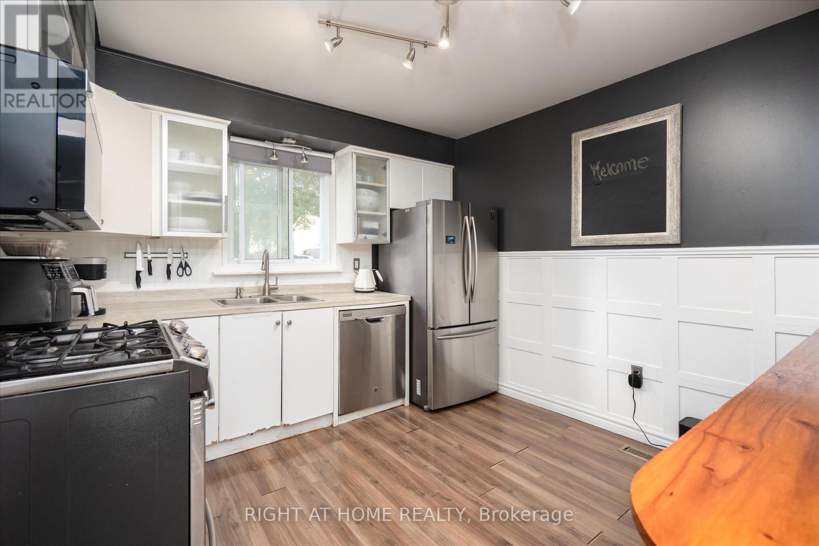 1306 Fenelon Crescent, Oshawa, Ontario  L1J 6G1 - Photo 3 - E13769230