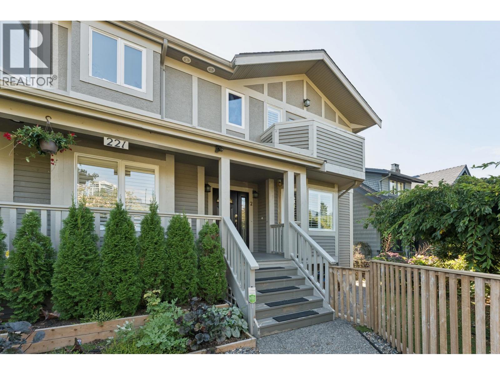 2 221 W 6th Street, North Vancouver, British Columbia  V7M 1K7 - Photo 2 - R3164084