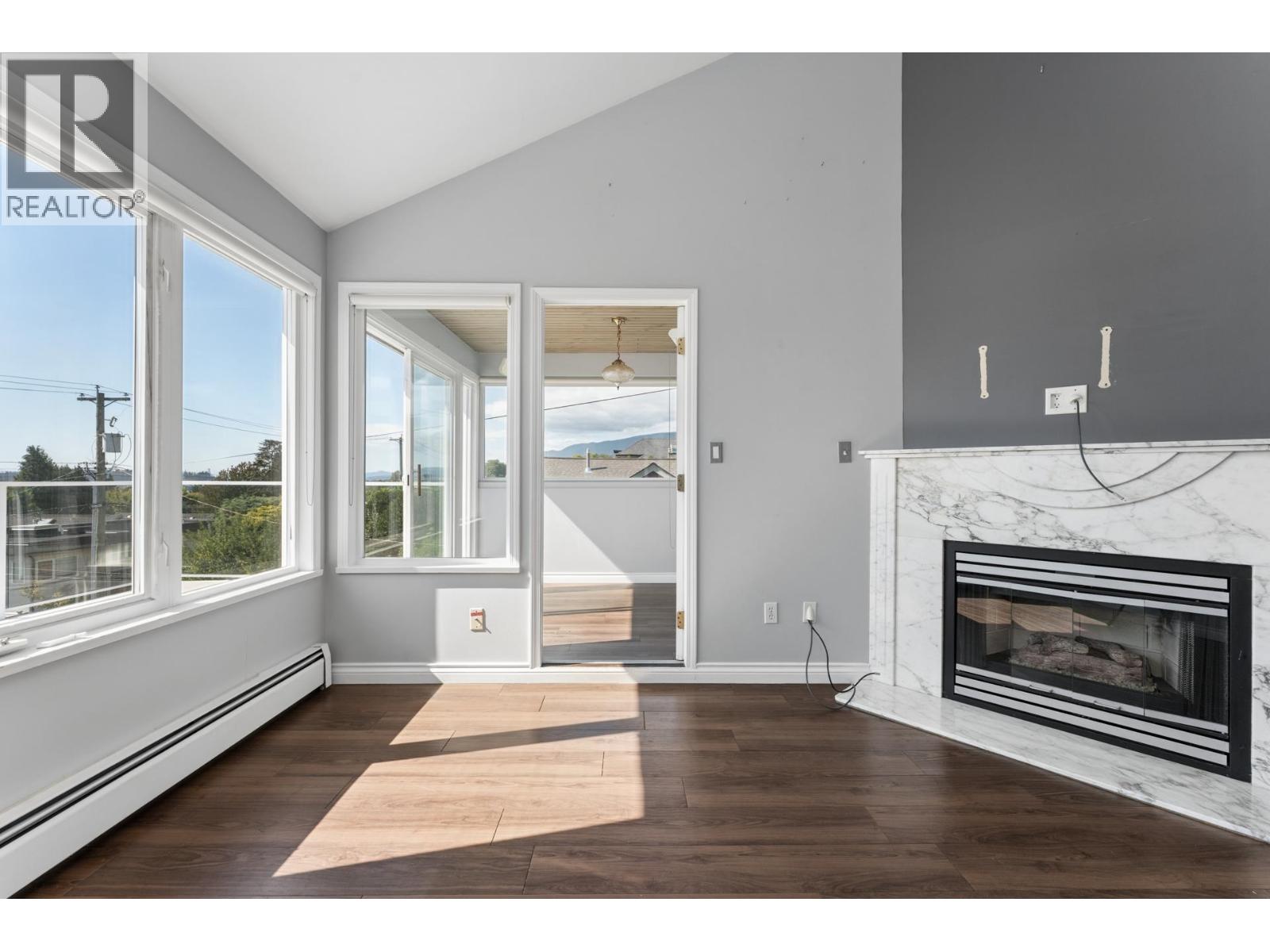 2 221 W 6th Street, North Vancouver, British Columbia  V7M 1K7 - Photo 6 - R3164084
