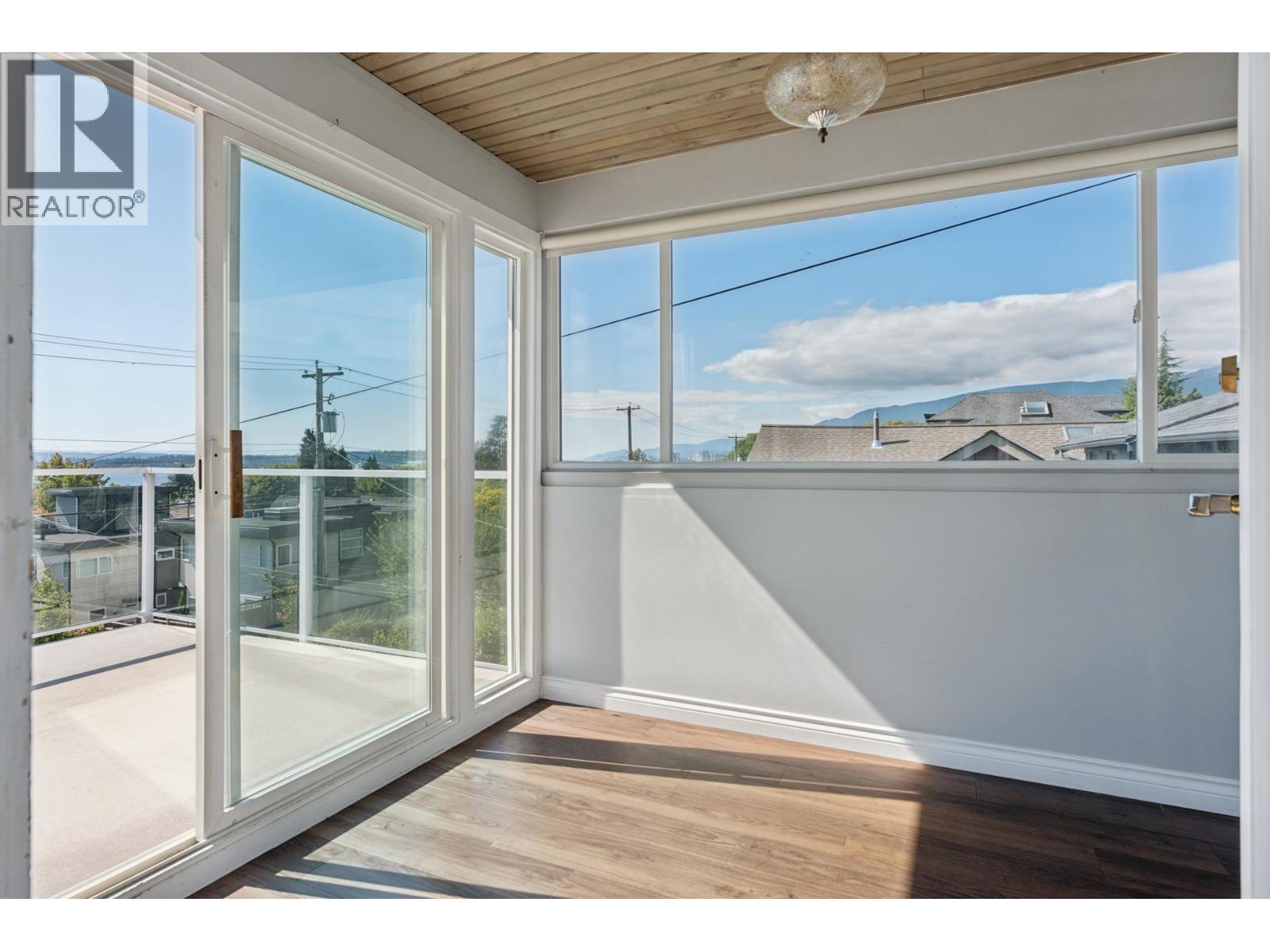 2 221 W 6th Street, North Vancouver, British Columbia  V7M 1K7 - Photo 7 - R3164084