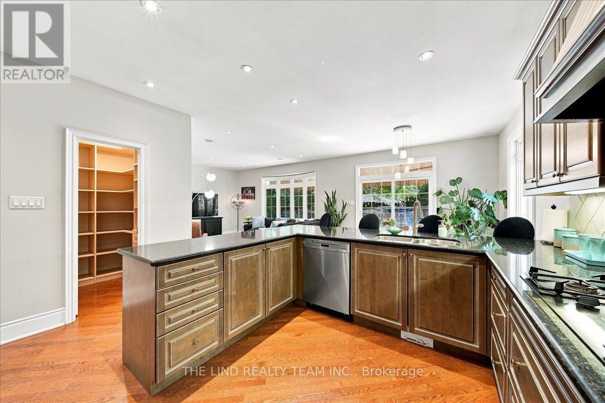 109 Willis Drive, Aurora, Ontario  L4G 7M4 - Photo 13 - N13769214