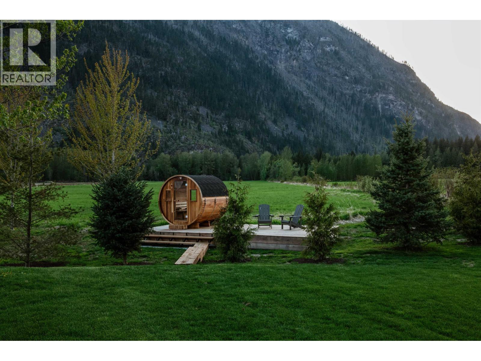9209 Pemberton Meadows Road, Pemberton, British Columbia  V0N 2L0 - Photo 3 - R3164054