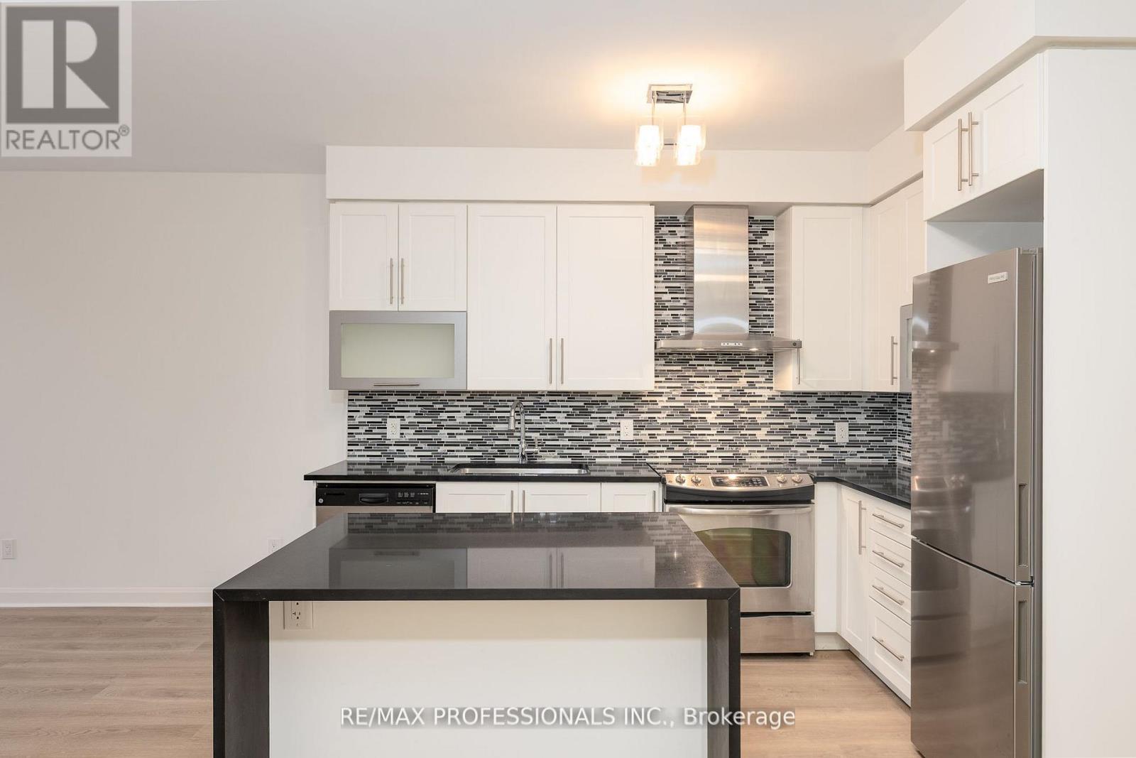 101 - 1 Michael Power Place, Toronto, Ontario  M9A 0A1 - Photo 10 - W13769262