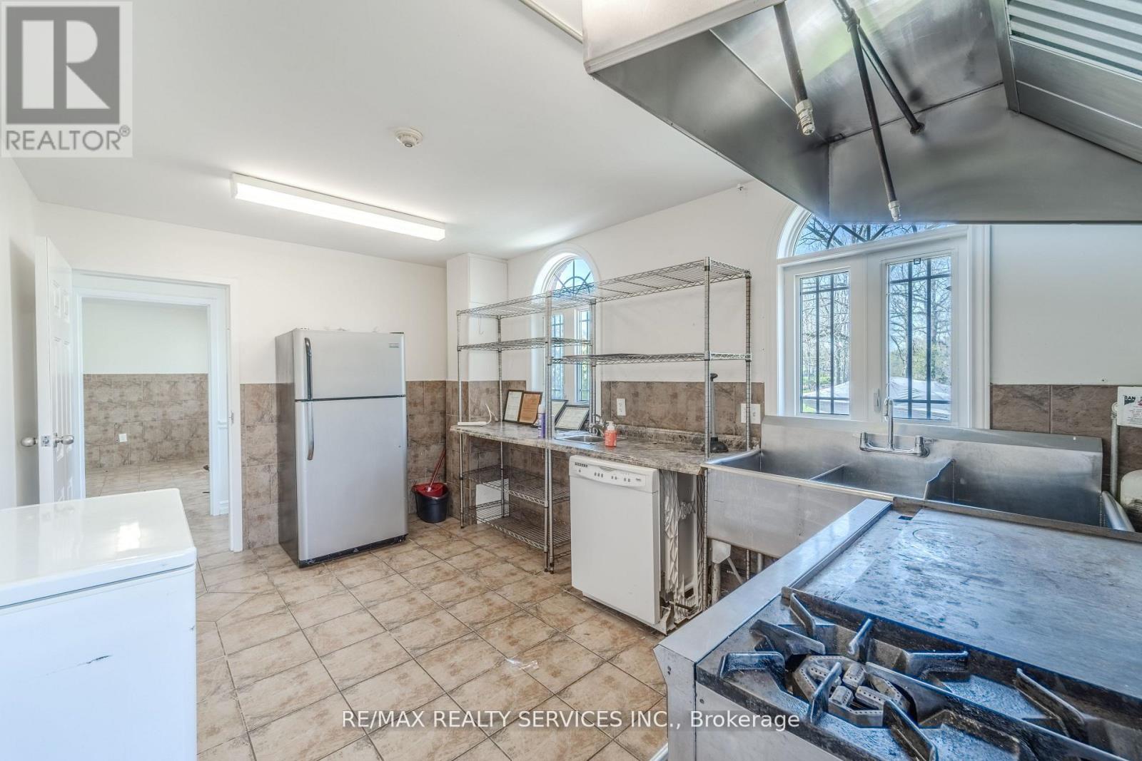 8006 Norton Street S, Niagara Falls, Ontario  L2G 6R9 - Photo 9 - X13769270