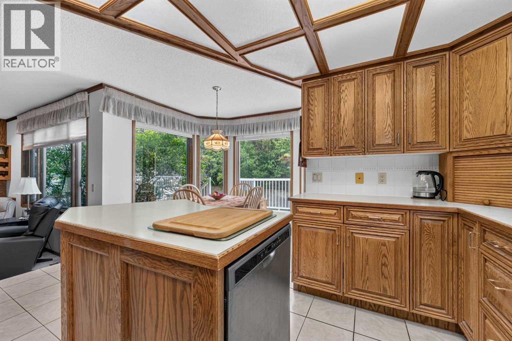 232 Hawkview Manor Circle NW, Calgary, Alberta  T3G 3E5 - Photo 24 - A2343379