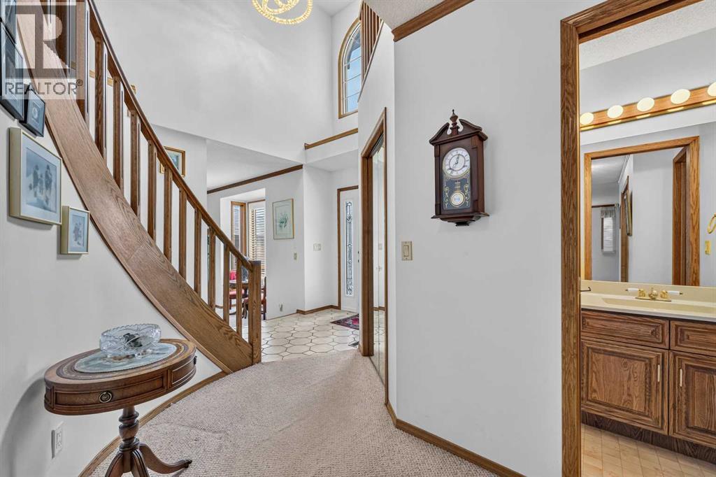 232 Hawkview Manor Circle NW, Calgary, Alberta  T3G 3E5 - Photo 5 - A2343379
