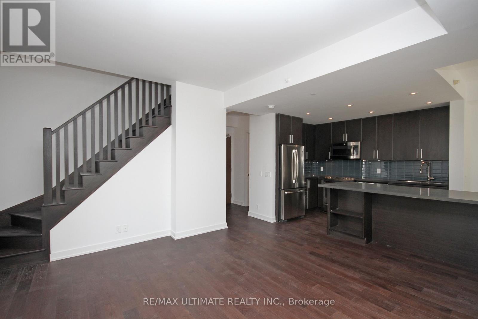Th01 - 2212 Lake Shore Boulevard W, Toronto, Ontario  M8V 0C2 - Photo 2 - W13769338