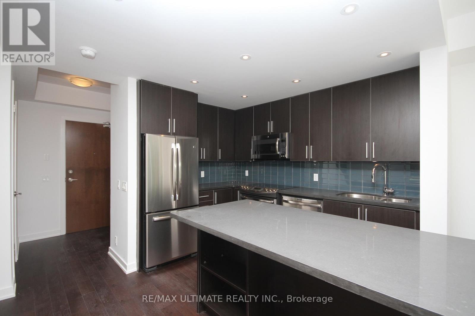 Th01 - 2212 Lake Shore Boulevard W, Toronto, Ontario  M8V 0C2 - Photo 4 - W13769338