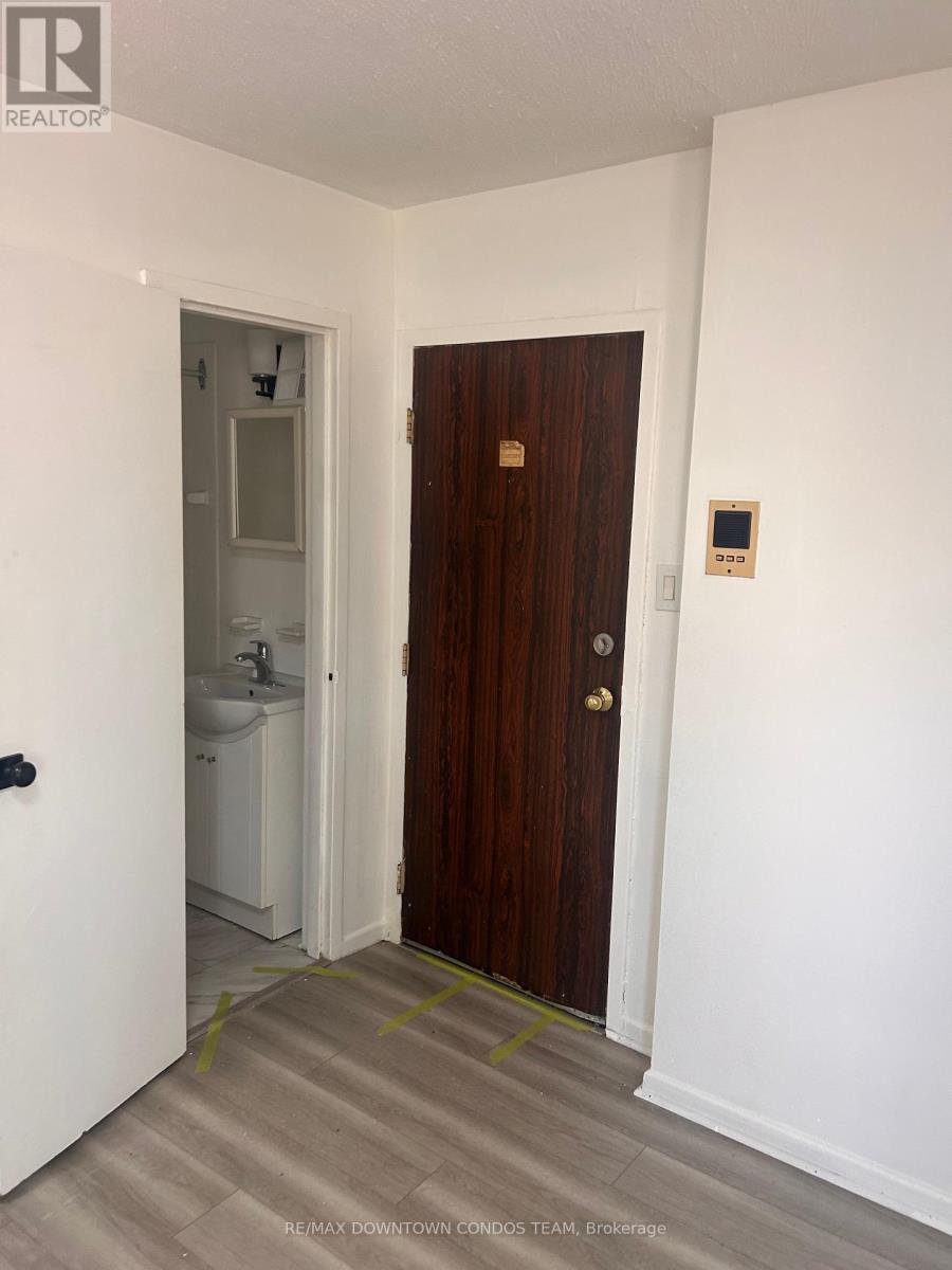 201 - 5 Thornburn Avenue, Toronto, Ontario  M6K 1C4 - Photo 11 - W13769344