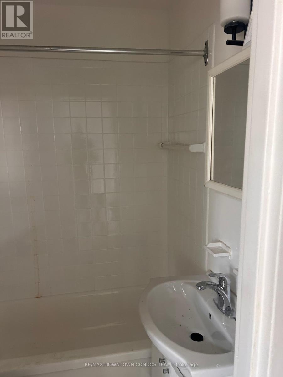 201 - 5 Thornburn Avenue, Toronto, Ontario  M6K 1C4 - Photo 13 - W13769344