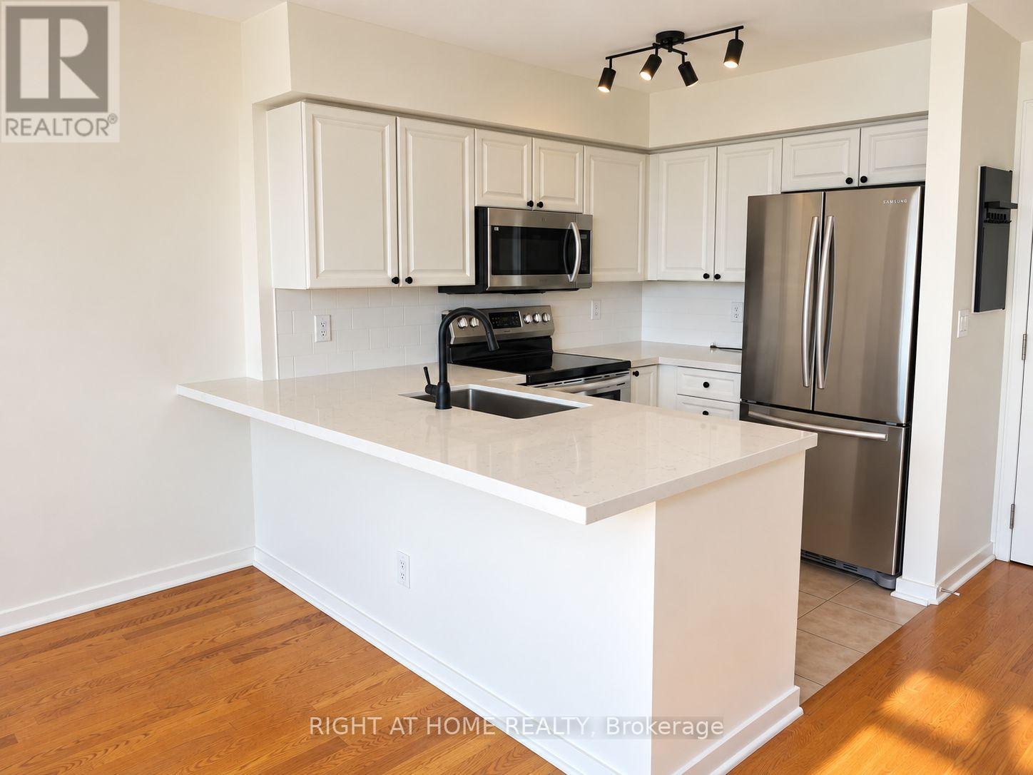 711 - 250 Manitoba Street, Toronto, Ontario  M8Y 4G8 - Photo 3 - W13769386