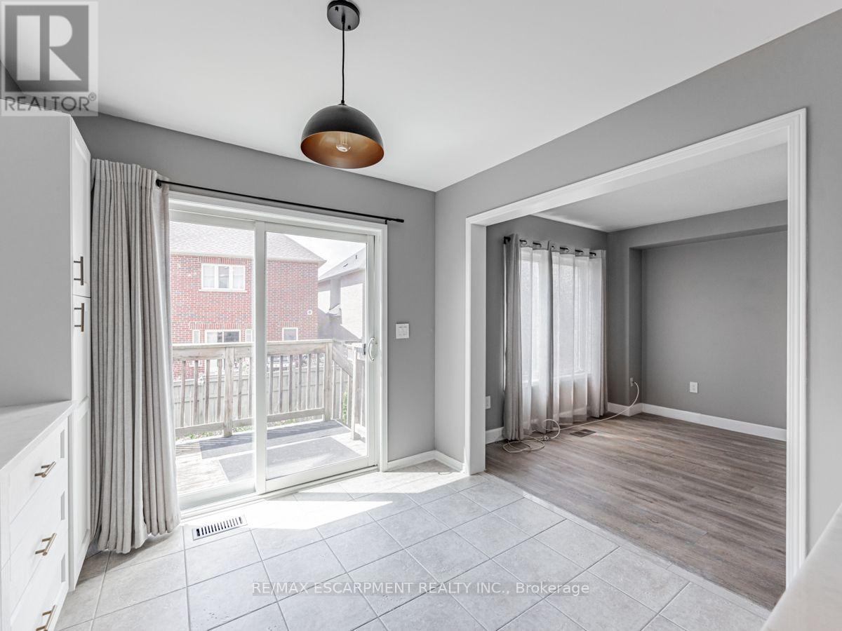 3352 Mikalda Road, Burlington, Ontario  L7M 0K9 - Photo 10 - W13769438