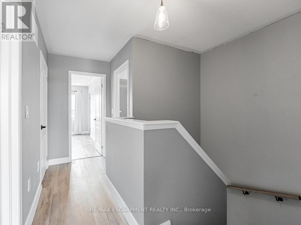 3352 Mikalda Road, Burlington, Ontario  L7M 0K9 - Photo 12 - W13769438