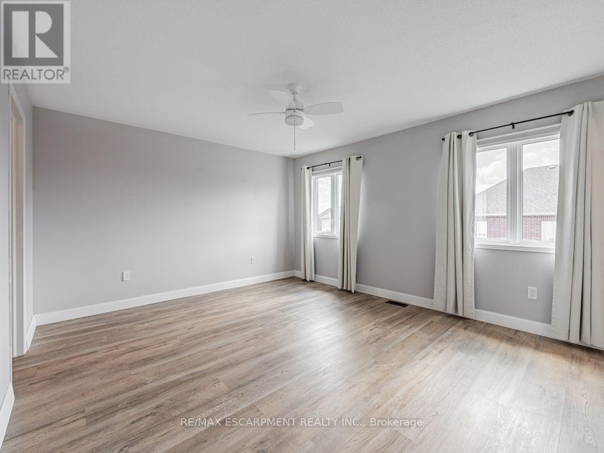 3352 Mikalda Road, Burlington, Ontario  L7M 0K9 - Photo 13 - W13769438