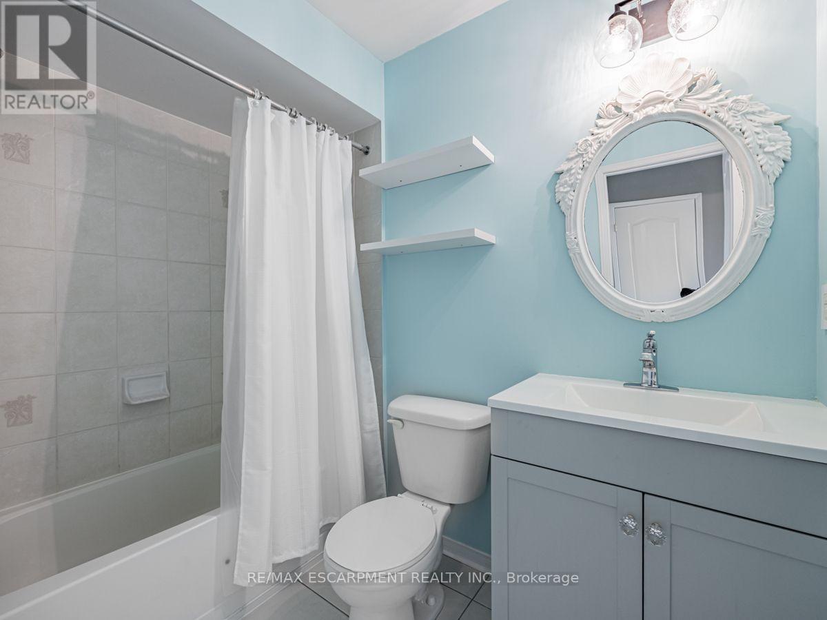 3352 Mikalda Road, Burlington, Ontario  L7M 0K9 - Photo 16 - W13769438