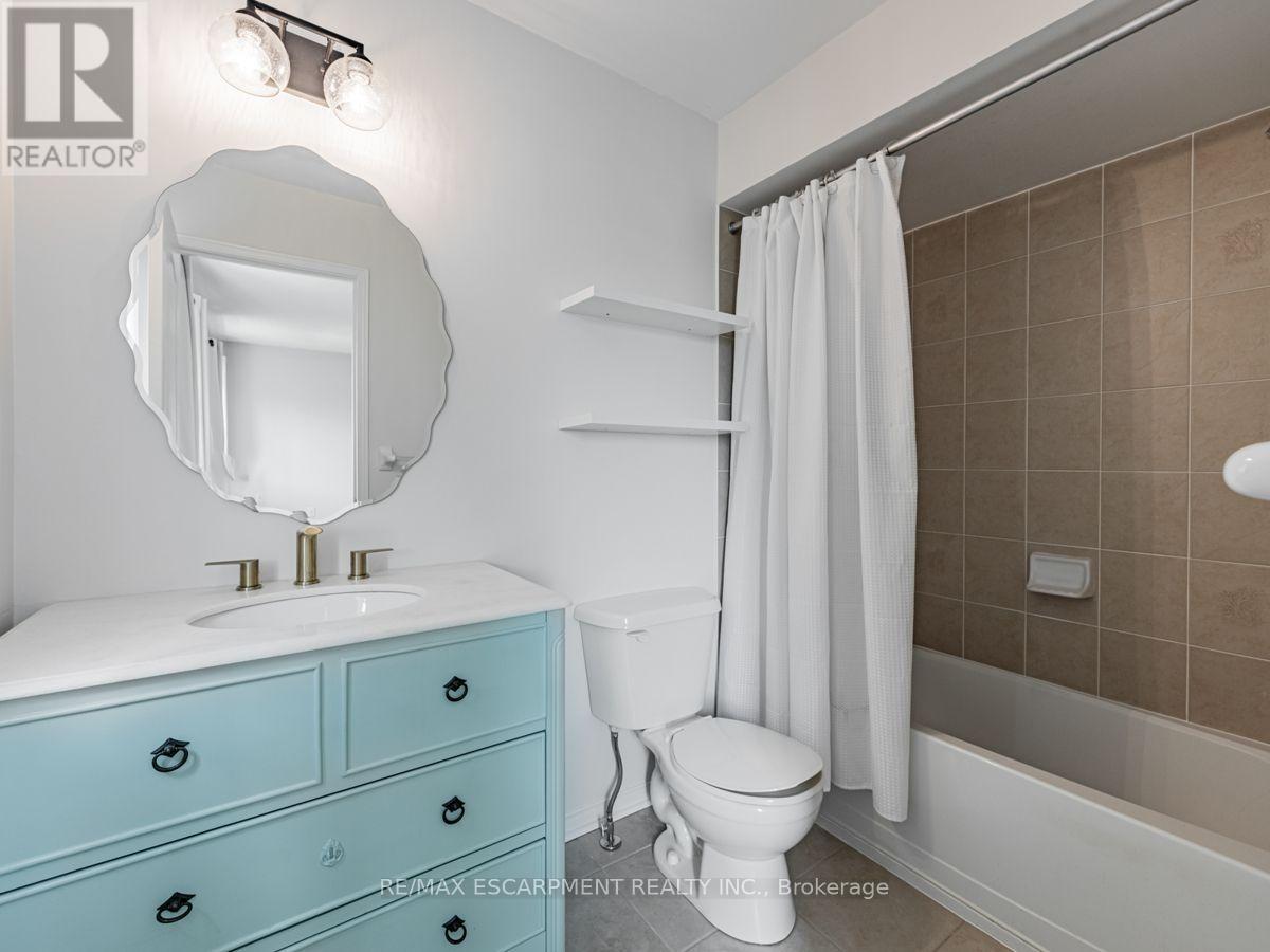 3352 Mikalda Road, Burlington, Ontario  L7M 0K9 - Photo 17 - W13769438