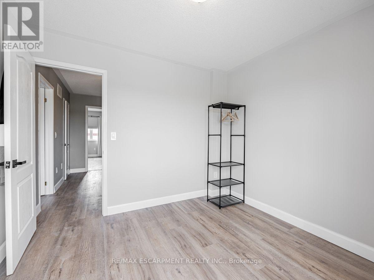 3352 Mikalda Road, Burlington, Ontario  L7M 0K9 - Photo 19 - W13769438