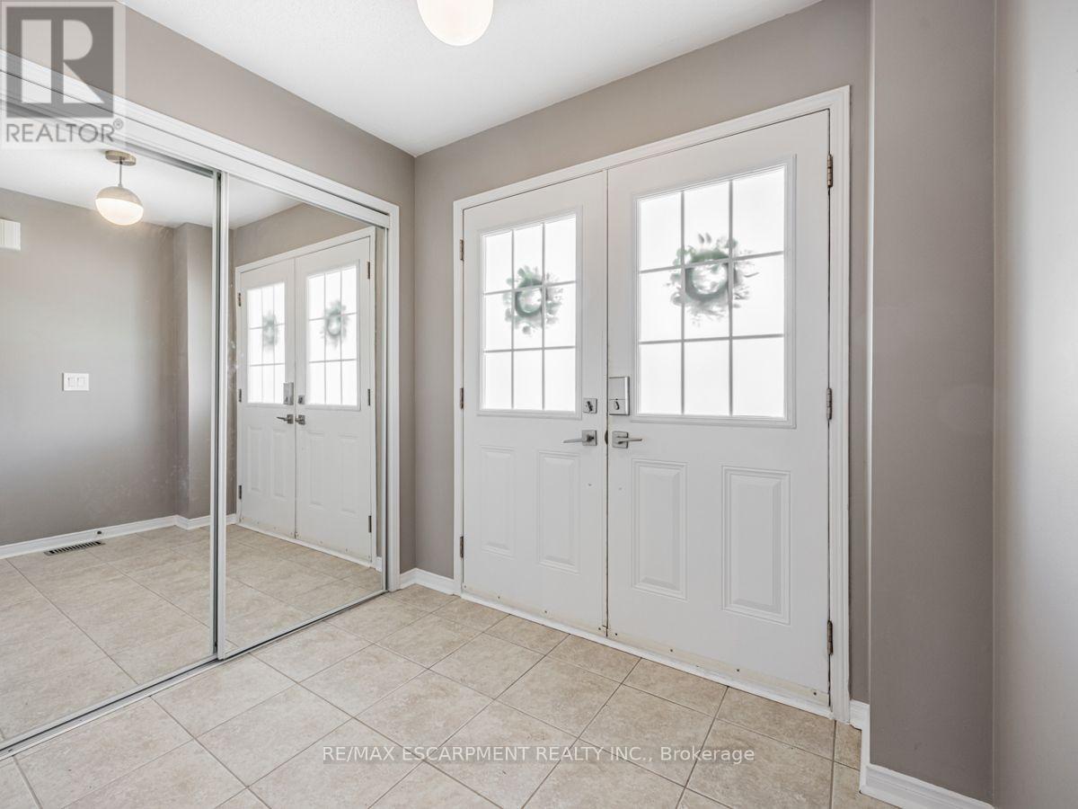 3352 Mikalda Road, Burlington, Ontario  L7M 0K9 - Photo 3 - W13769438
