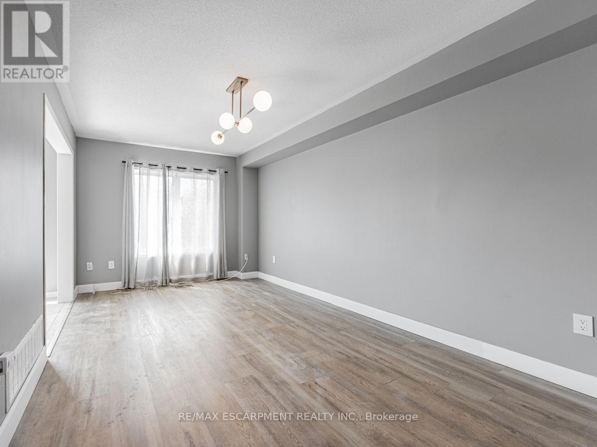 3352 Mikalda Road, Burlington, Ontario  L7M 0K9 - Photo 4 - W13769438