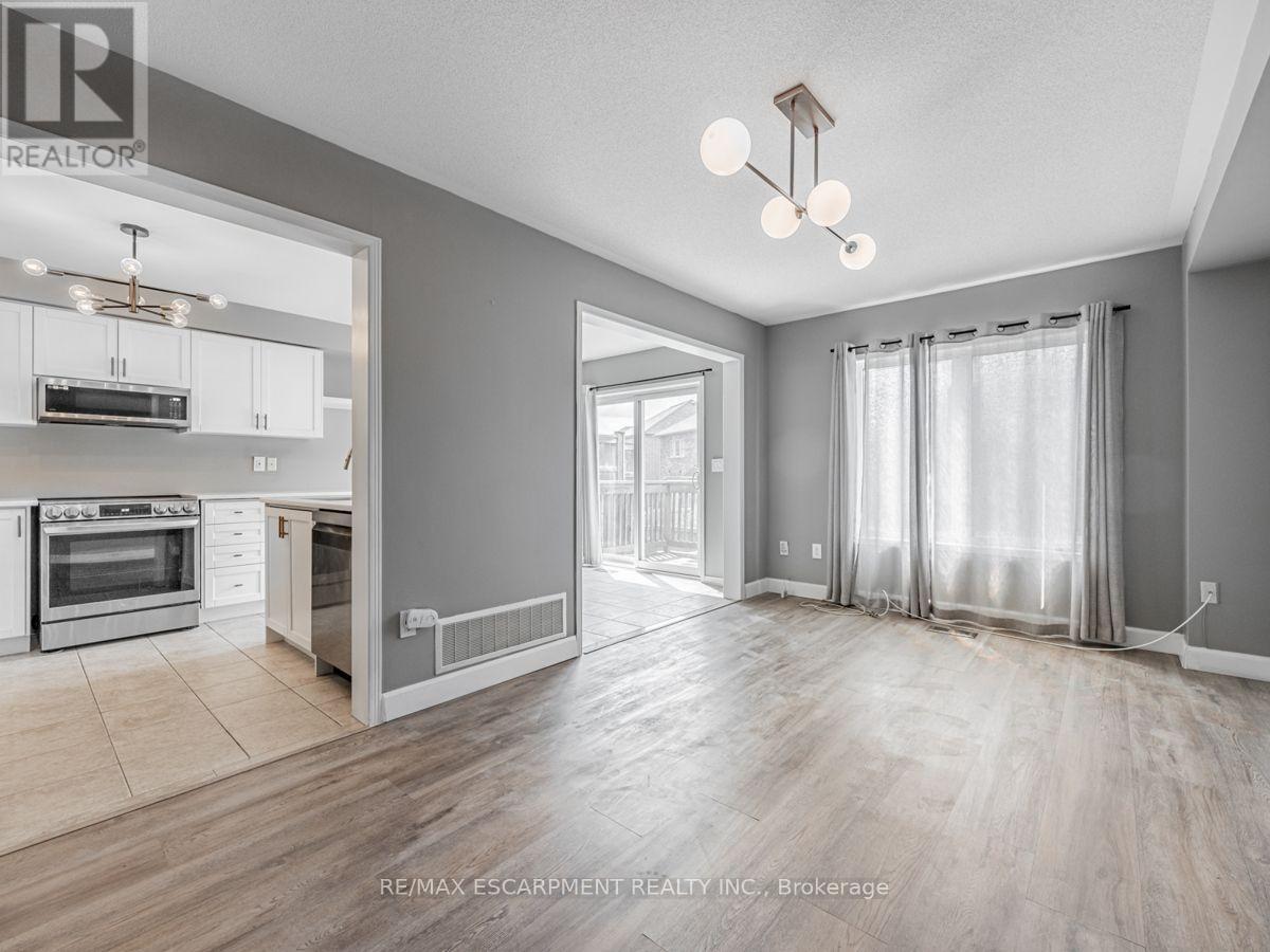 3352 Mikalda Road, Burlington, Ontario  L7M 0K9 - Photo 5 - W13769438