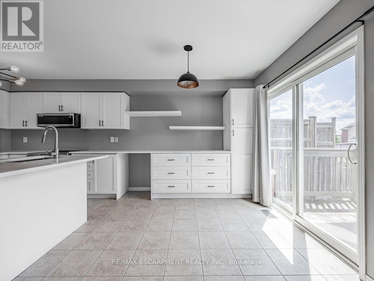 3352 Mikalda Road, Burlington, Ontario  L7M 0K9 - Photo 8 - W13769438