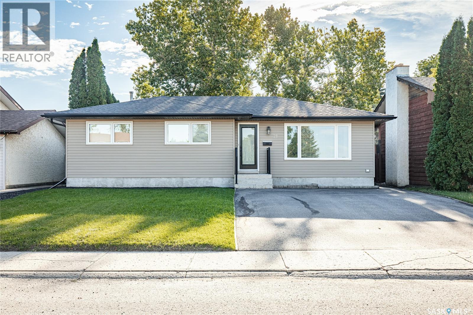 21 Blue Sage Drive, Moose Jaw, Saskatchewan  S6J 1A5 - Photo 1 - SK048160