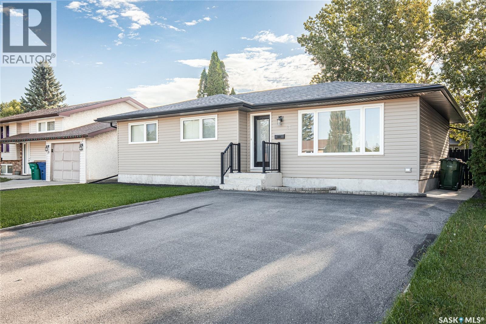 21 Blue Sage Drive, Moose Jaw, Saskatchewan  S6J 1A5 - Photo 6 - SK048160