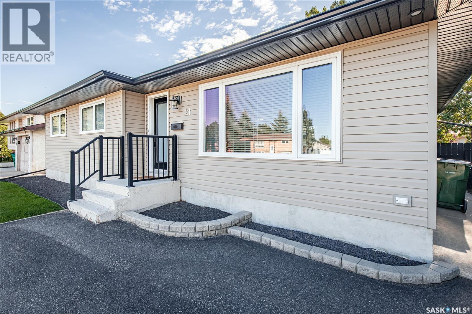21 Blue Sage Drive, Moose Jaw, Saskatchewan  S6J 1A5 - Photo 7 - SK048160
