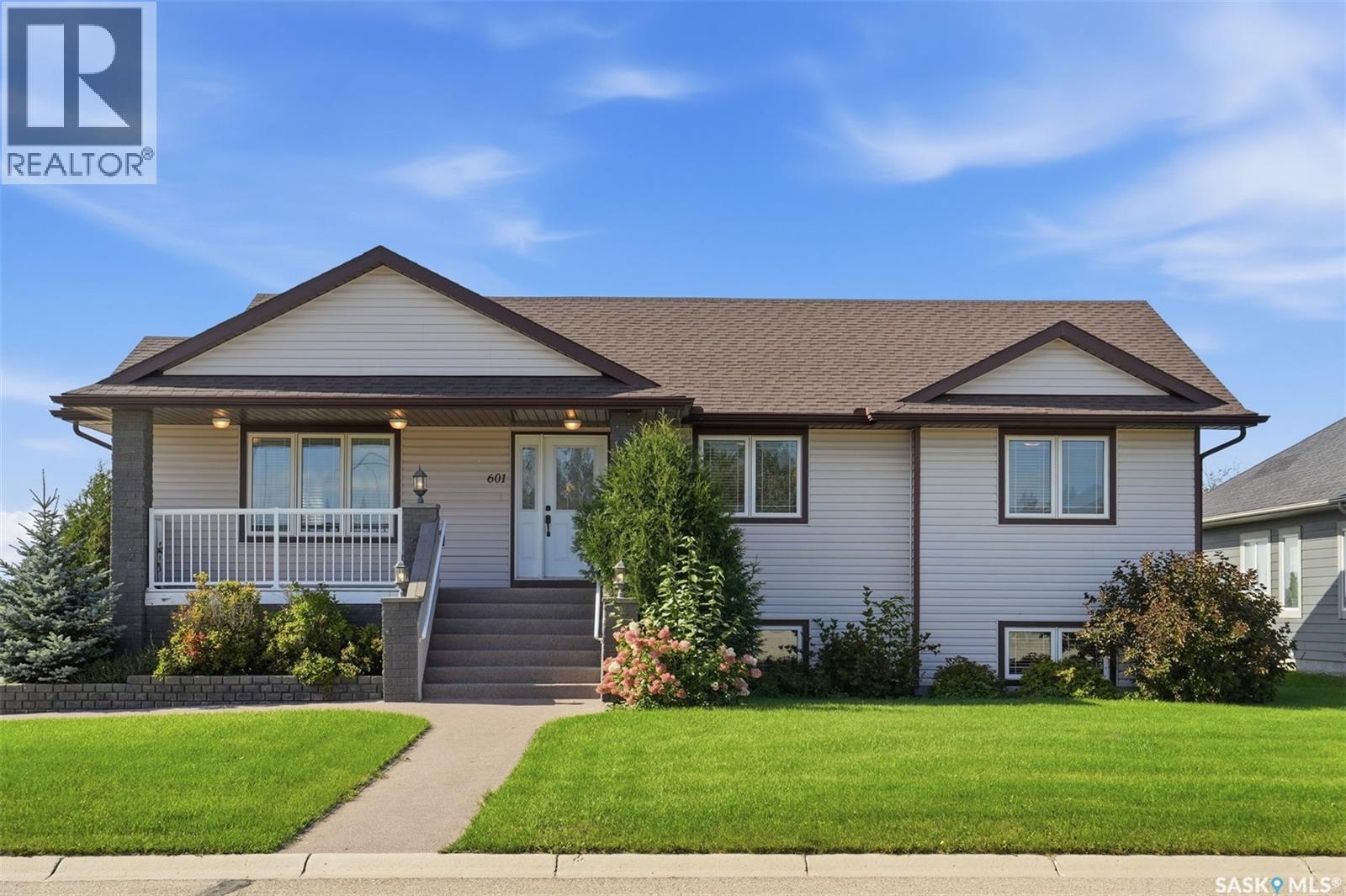 601 4th Street W, Watrous, Saskatchewan  S0K 4T0 - Photo 1 - SK048153