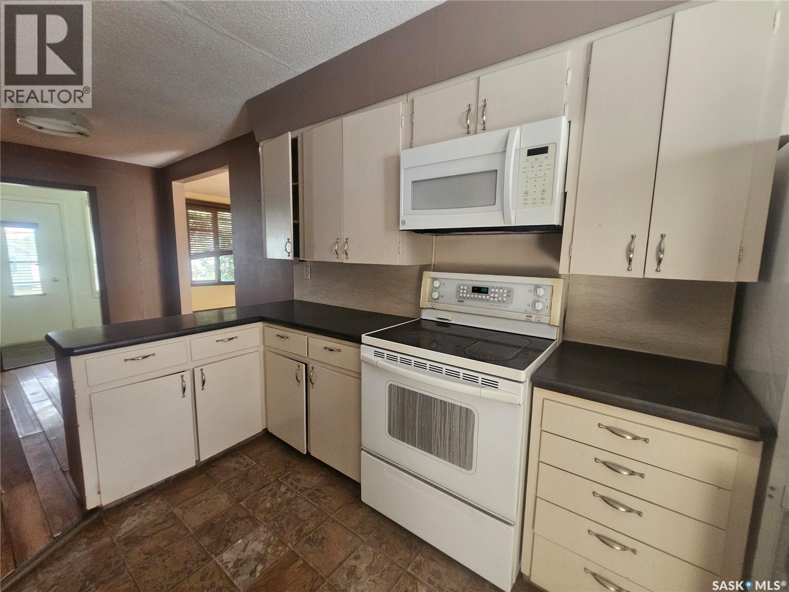 428 1st Avenue Nw, Swift Current, Saskatchewan  S9H 0N4 - Photo 4 - SK048104