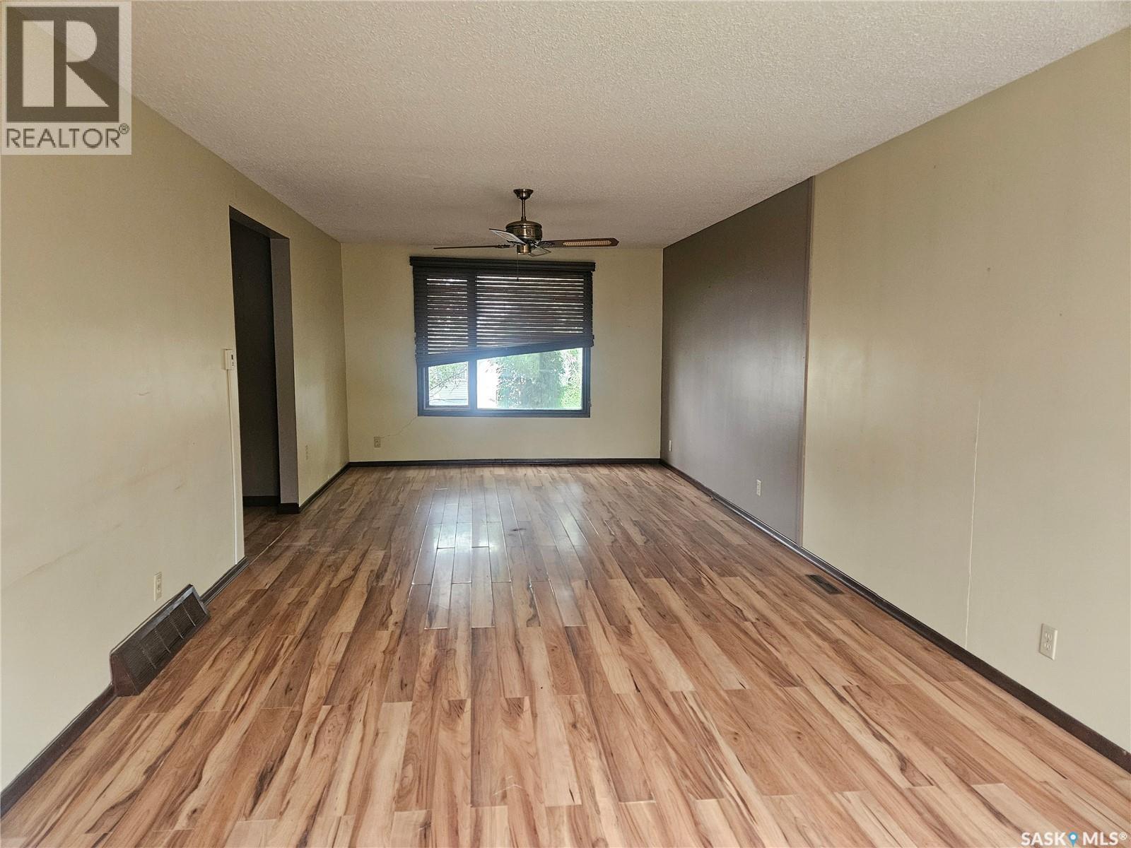 428 1st Avenue Nw, Swift Current, Saskatchewan  S9H 0N4 - Photo 10 - SK048104