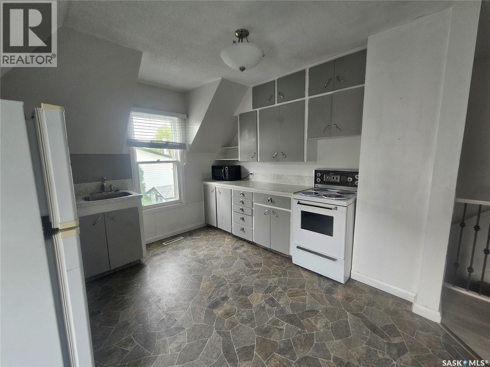 428 1st Avenue Nw, Swift Current, Saskatchewan  S9H 0N4 - Photo 20 - SK048104