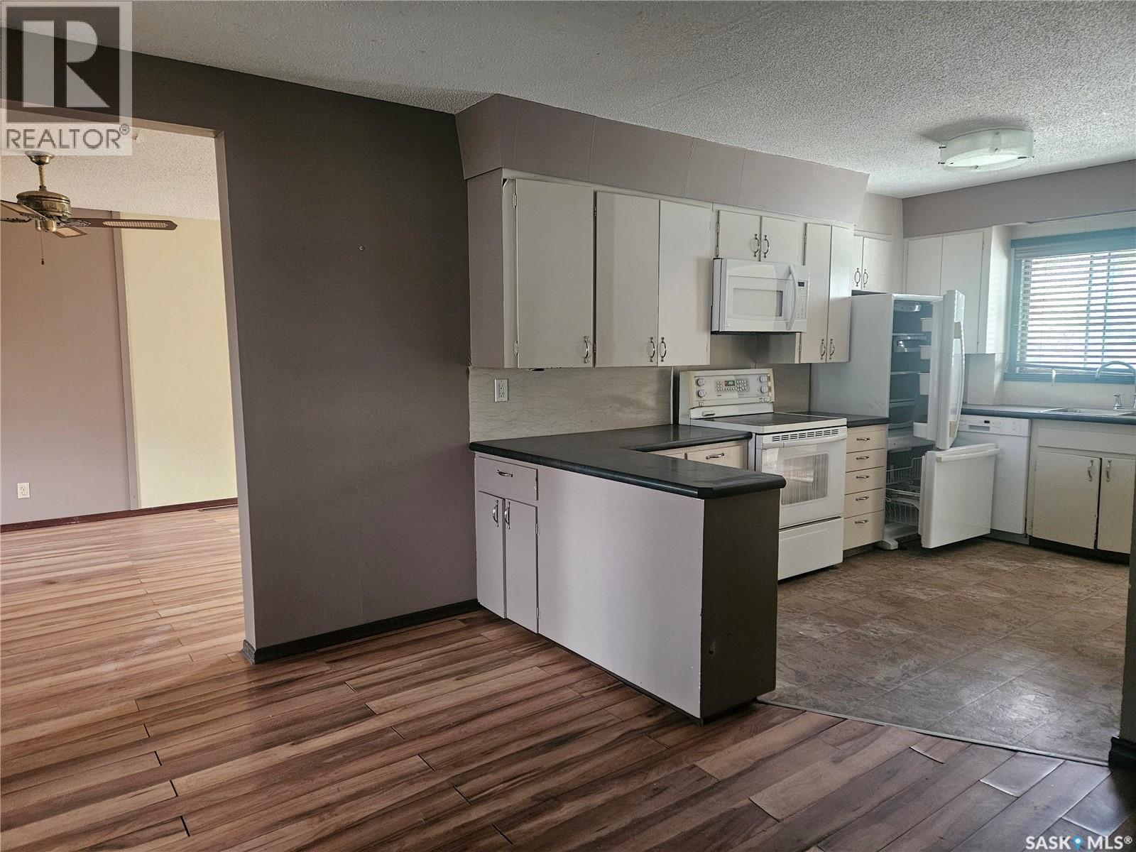 428 1st Avenue Nw, Swift Current, Saskatchewan  S9H 0N4 - Photo 5 - SK048104