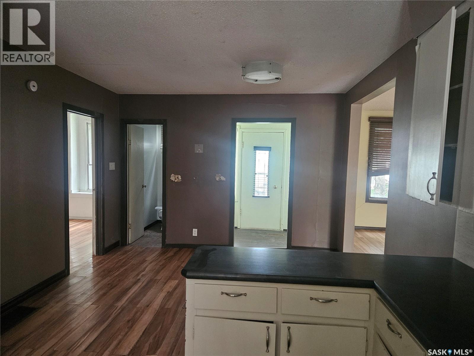428 1st Avenue Nw, Swift Current, Saskatchewan  S9H 0N4 - Photo 6 - SK048104