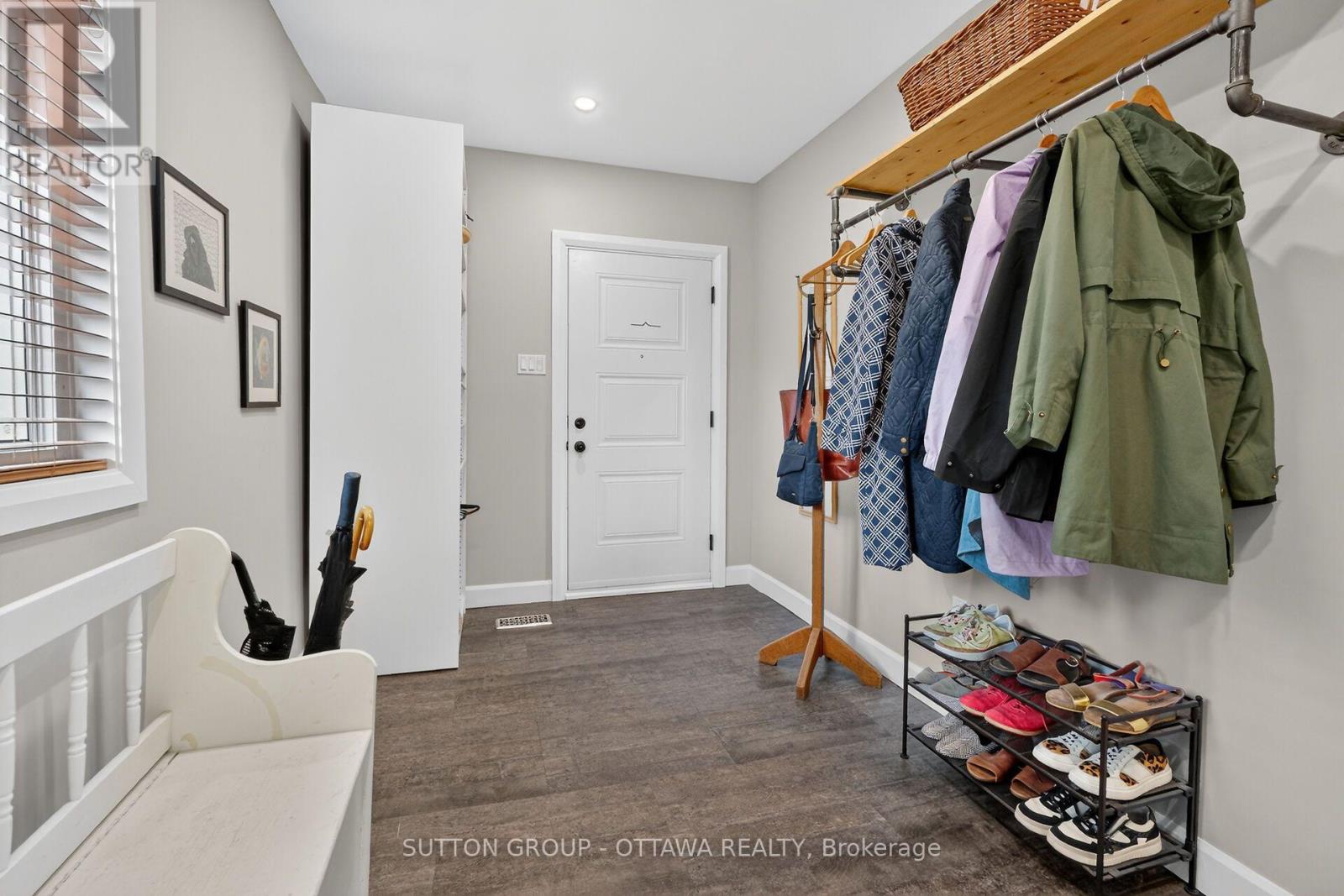 73 YOUNG STREET Ottawa Ontario Canada K1Y3P5 4