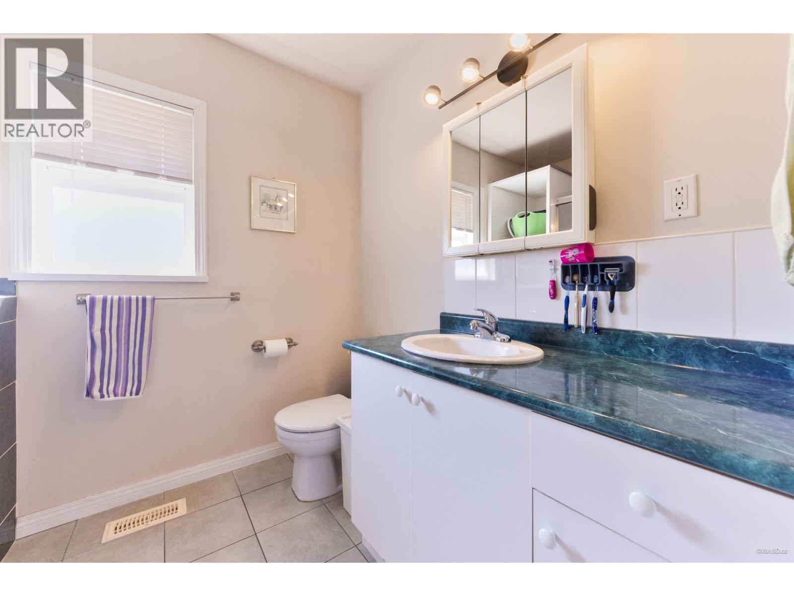 539 Schoolhouse Street, Coquitlam, British Columbia  V3J 5N8 - Photo 11 - R3164117