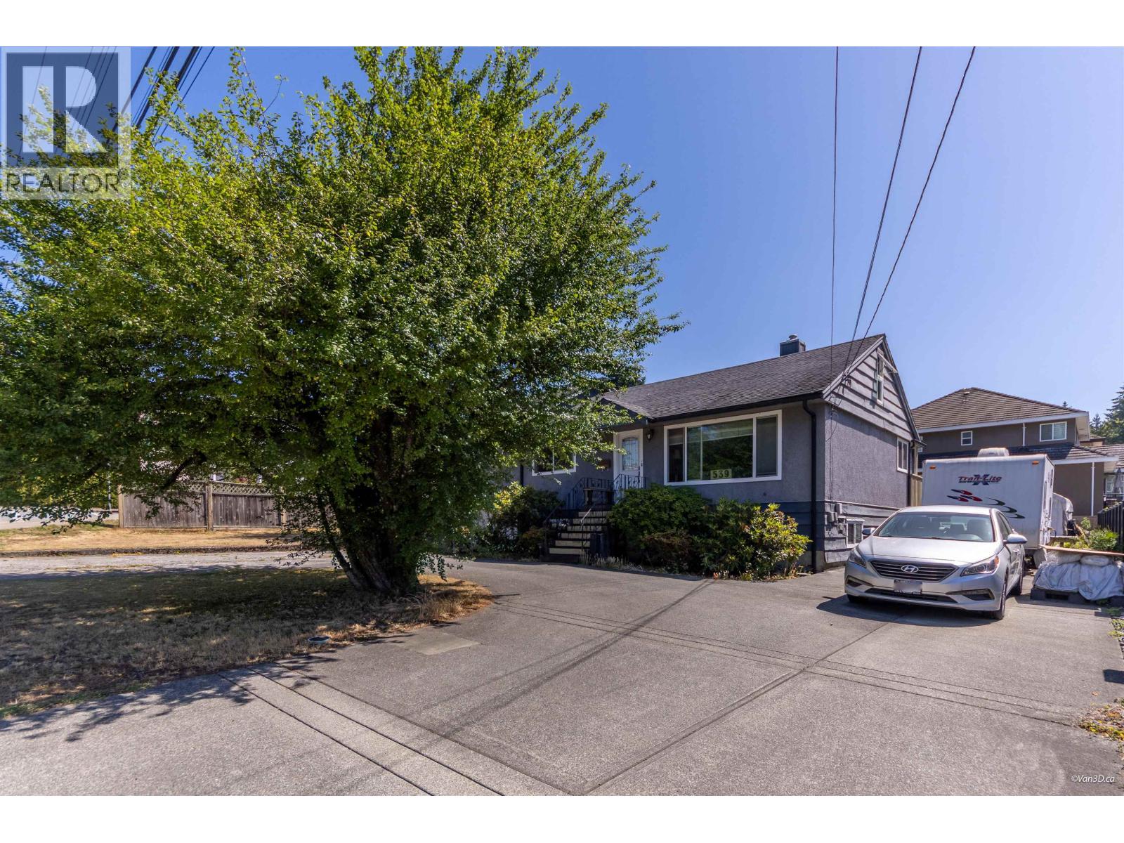 539 Schoolhouse Street, Coquitlam, British Columbia  V3J 5N8 - Photo 2 - R3164117